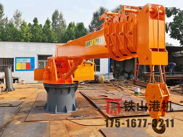江西新余甲板起重機廠家船用起重機如何進(jìn)行裝卸貨物？