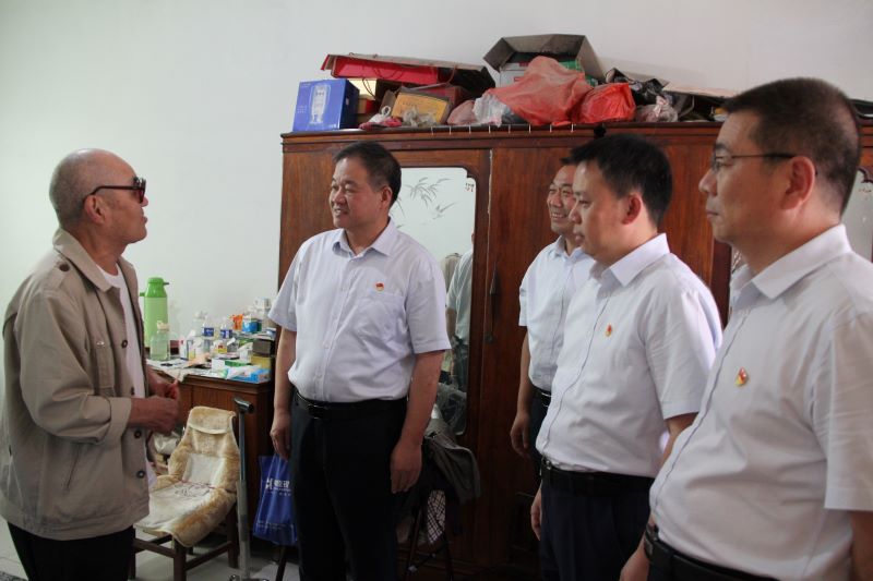 博農(nóng)集團(tuán)領(lǐng)導(dǎo)走訪慰問(wèn)老黨員、困難黨員